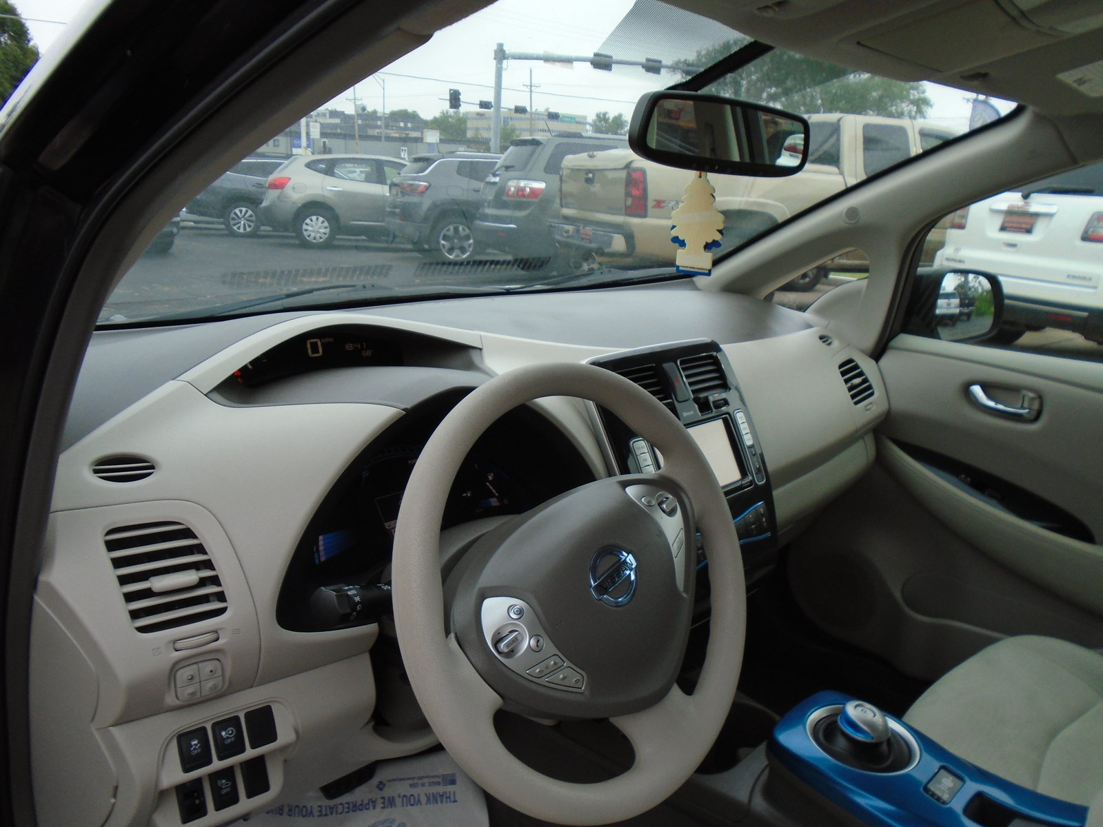Used 2011 Nissan Leaf w/ Eco Design Pkg FWD image 15