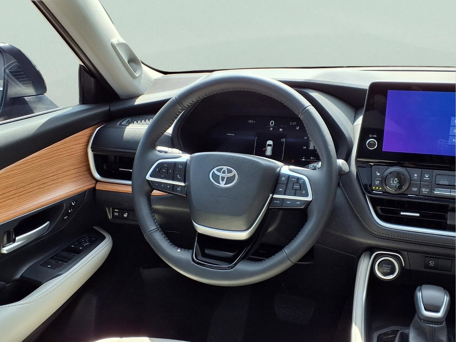 Used 2025 Toyota Grand Highlander FWD image 14