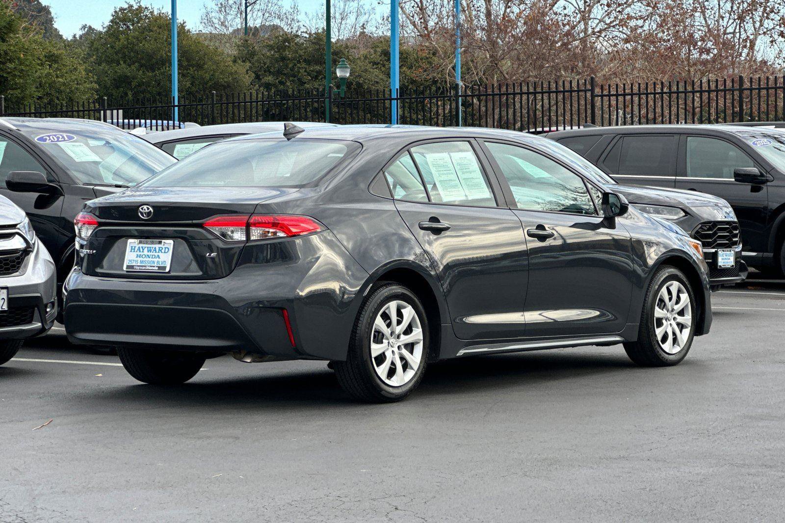 Used 2025 Toyota Corolla LE image 3