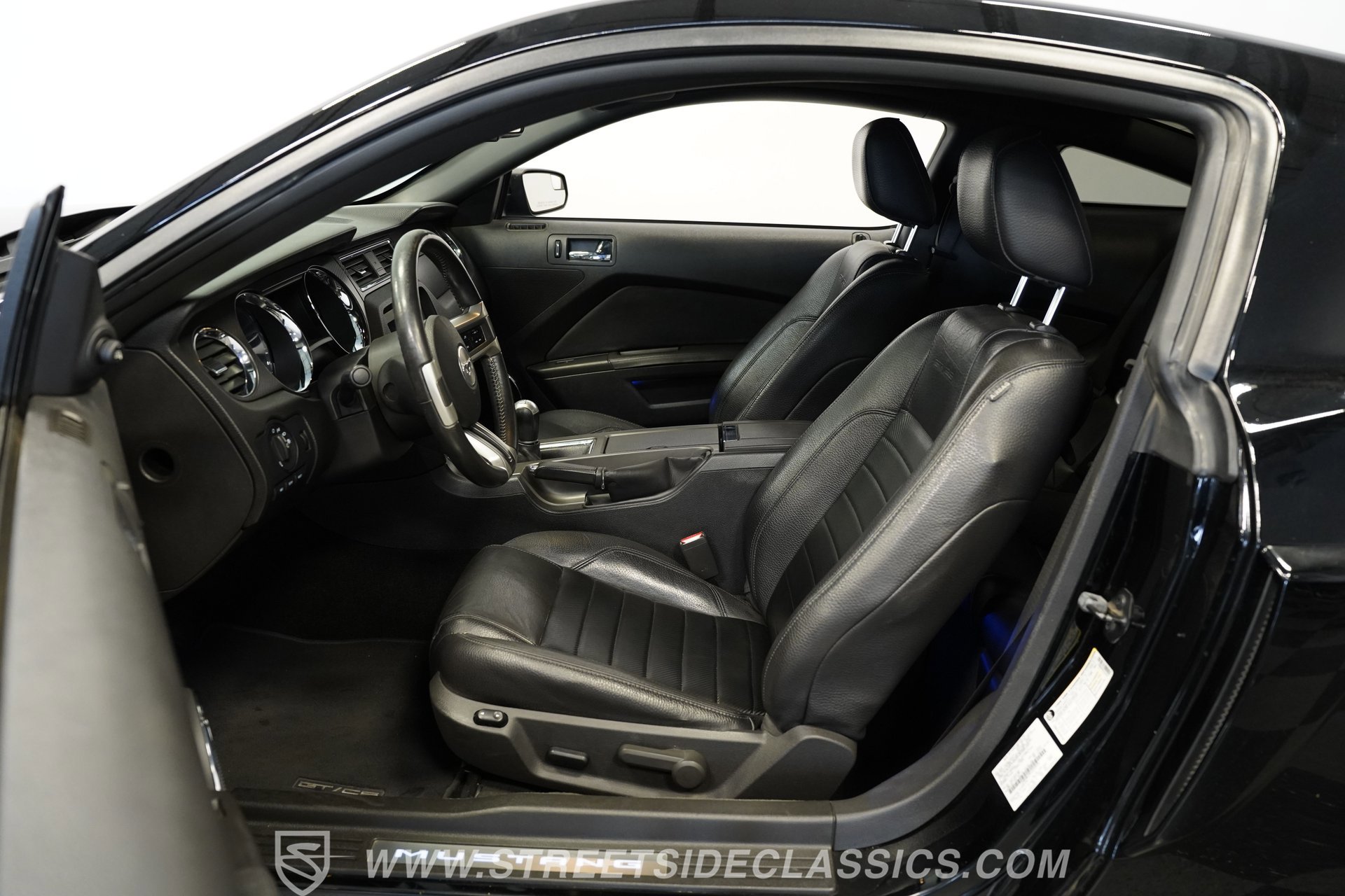 Used 2012 Ford Mustang GT Premium image 3