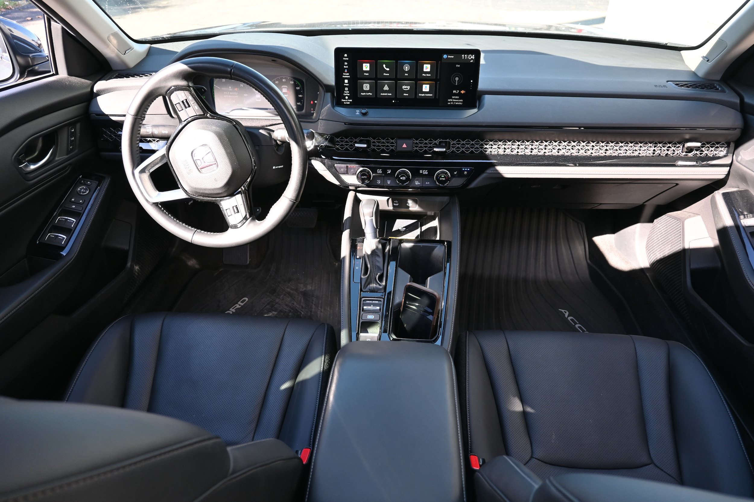 Used 2023 Honda Accord Touring image 11