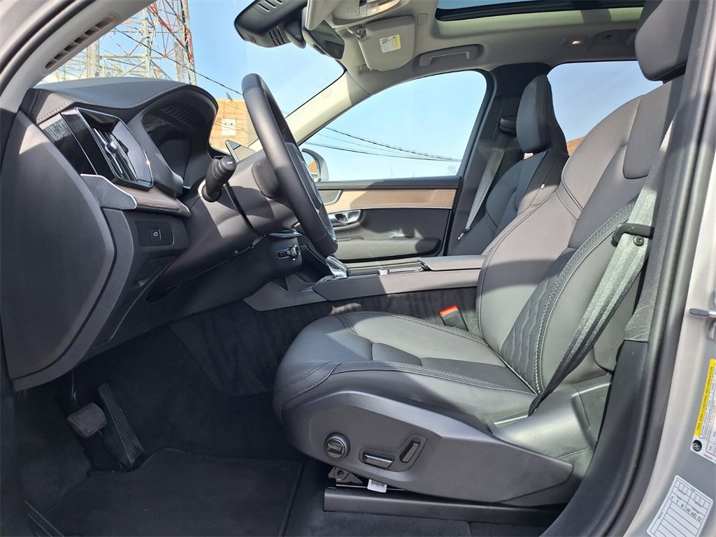Used 2025 Volvo XC90 B6 Plus image 14