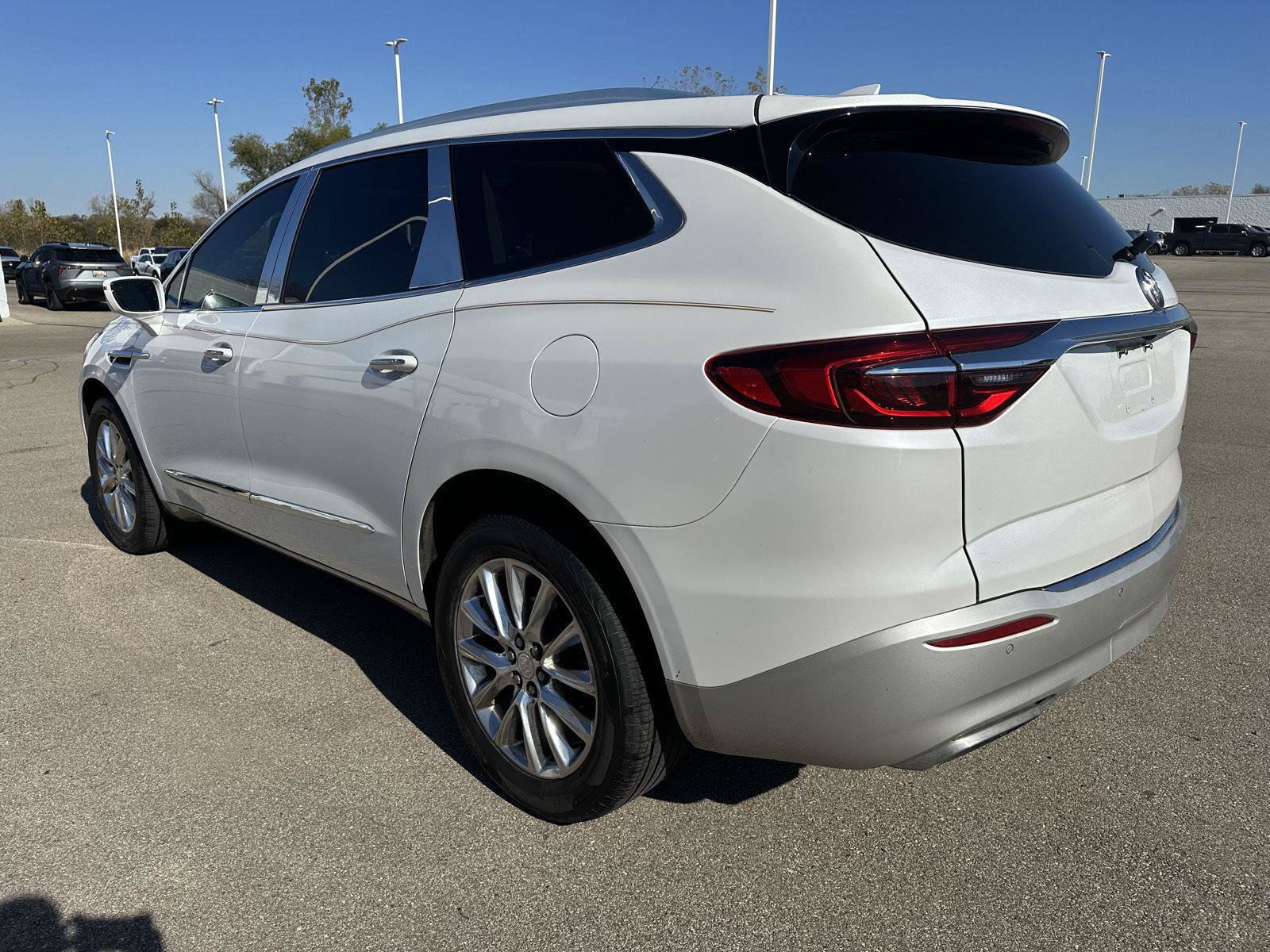 Used 2019 Buick Enclave Premium w/ Experience Buick Package FWD image 3