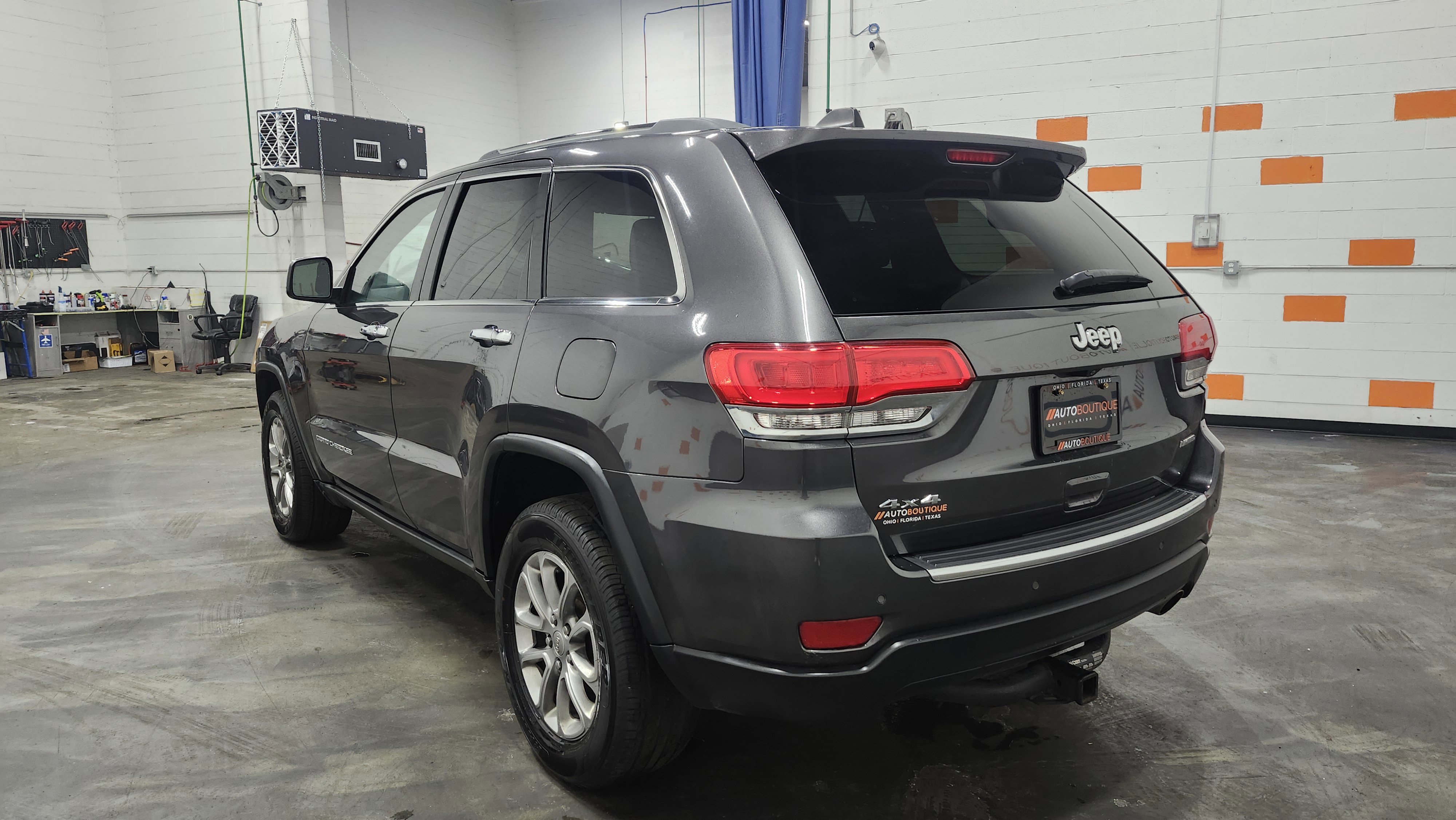 Used 2015 Jeep Grand Cherokee Limited w/ Luxury Group II image 16