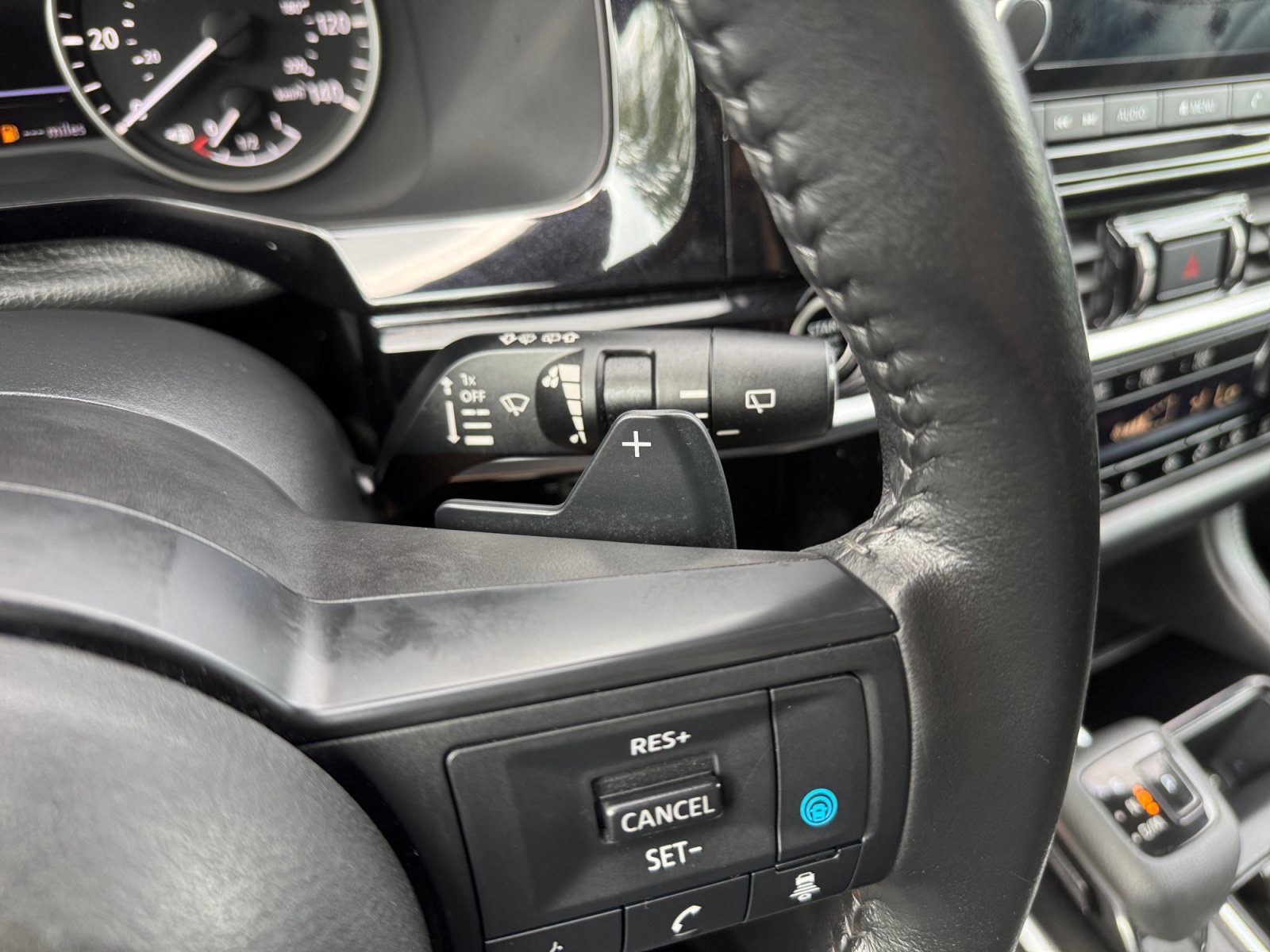 Used 2024 Nissan Pathfinder SV FWD image 25