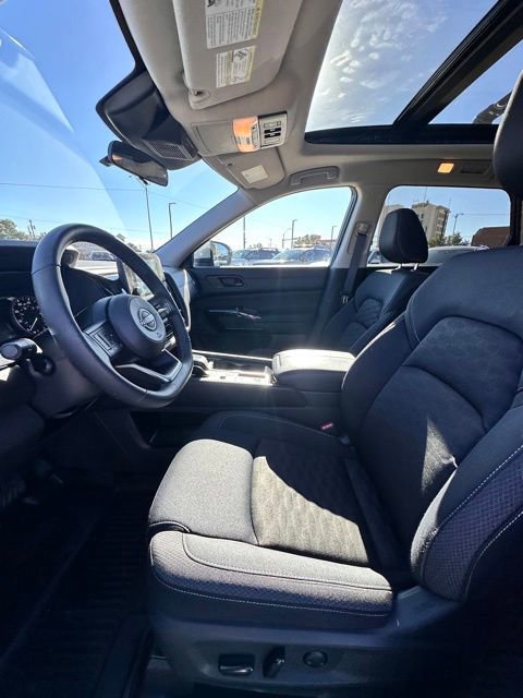 Certified 2024 Nissan Pathfinder SV w/ SV Premium Package image 24