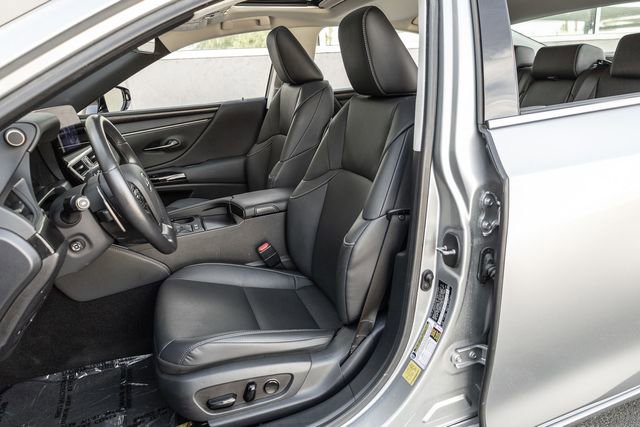 Used 2025 Lexus ES 300h w/ Premium Package image 11