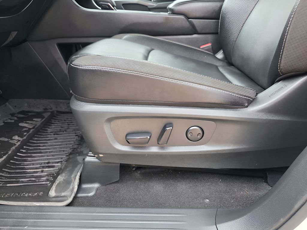 Used 2024 Nissan Pathfinder SL image 18