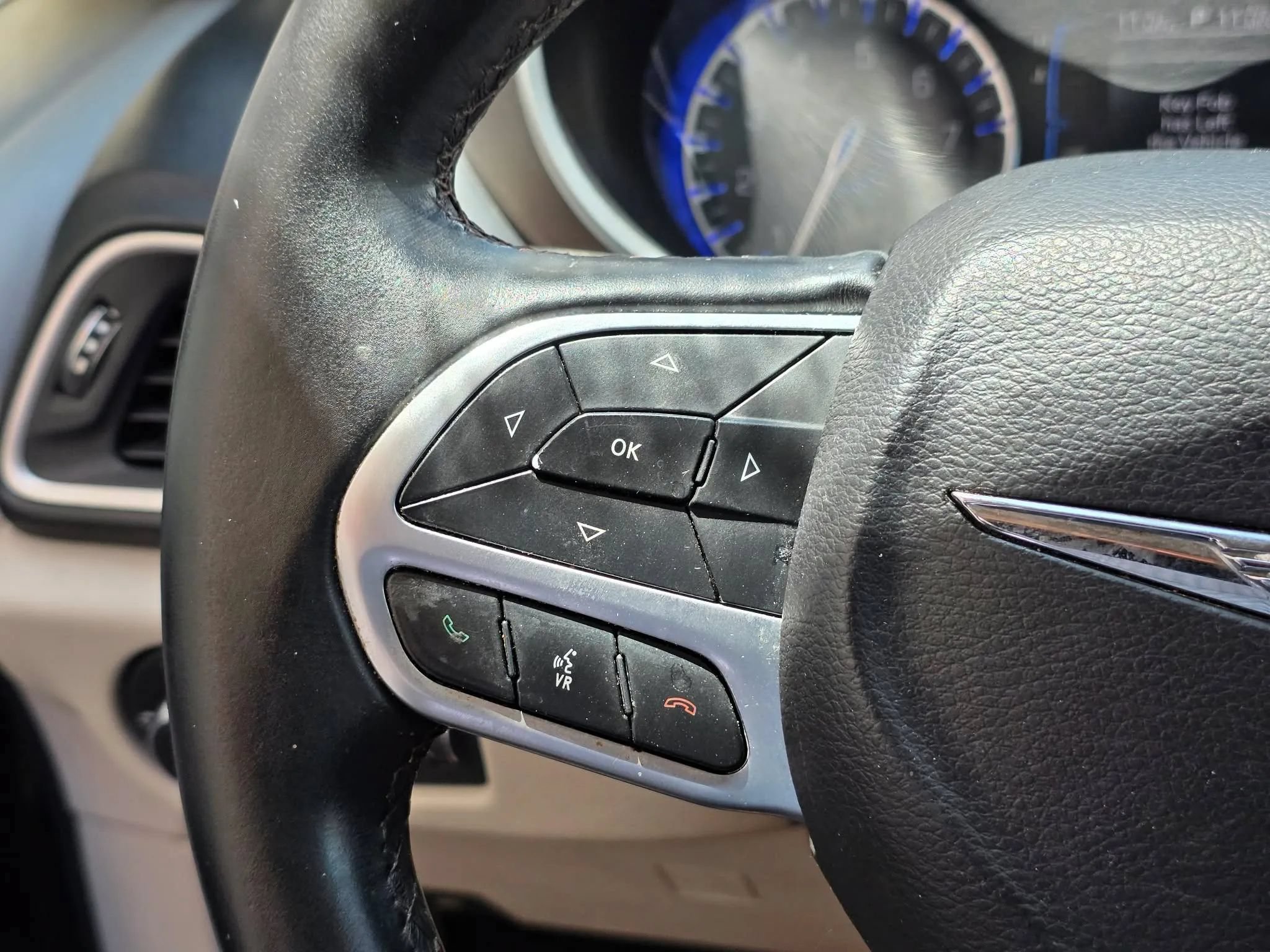Used 2017 Chrysler Pacifica Touring-L w/ Tire & Wheel Group FWD image 20