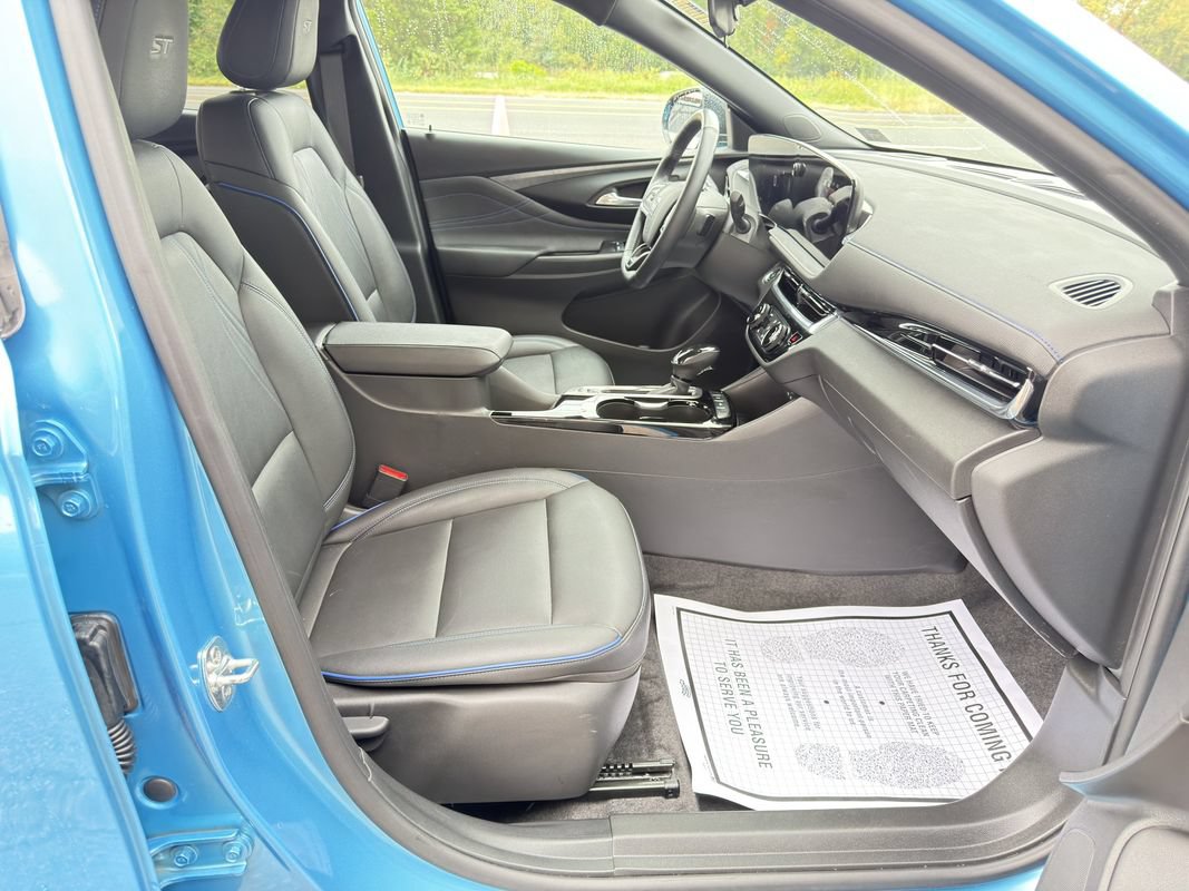 Used 2025 Buick Envista Sport Touring w/ Convenience I Package FWD image 31