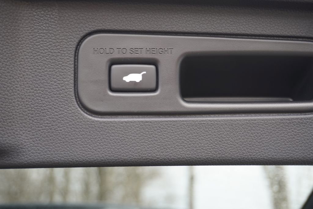 Used 2025 Honda Pilot Black Edition image 10