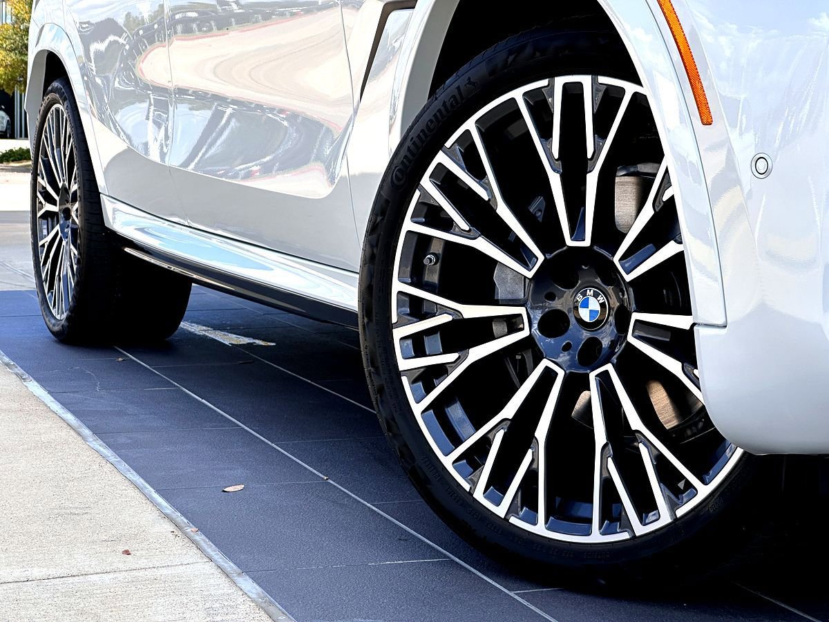 New 2026 BMW X6 xDrive40i w/ Climate Comfort Package image 2