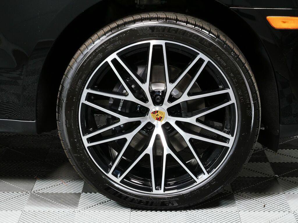 Certified 2026 Porsche Macan AWD/4WD image 37