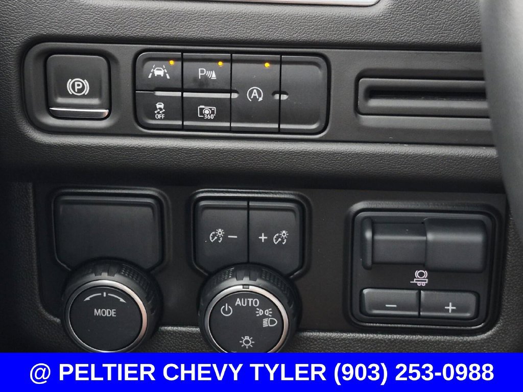 Used 2024 Chevrolet Suburban LT w/ Luxury Package RWD image 31