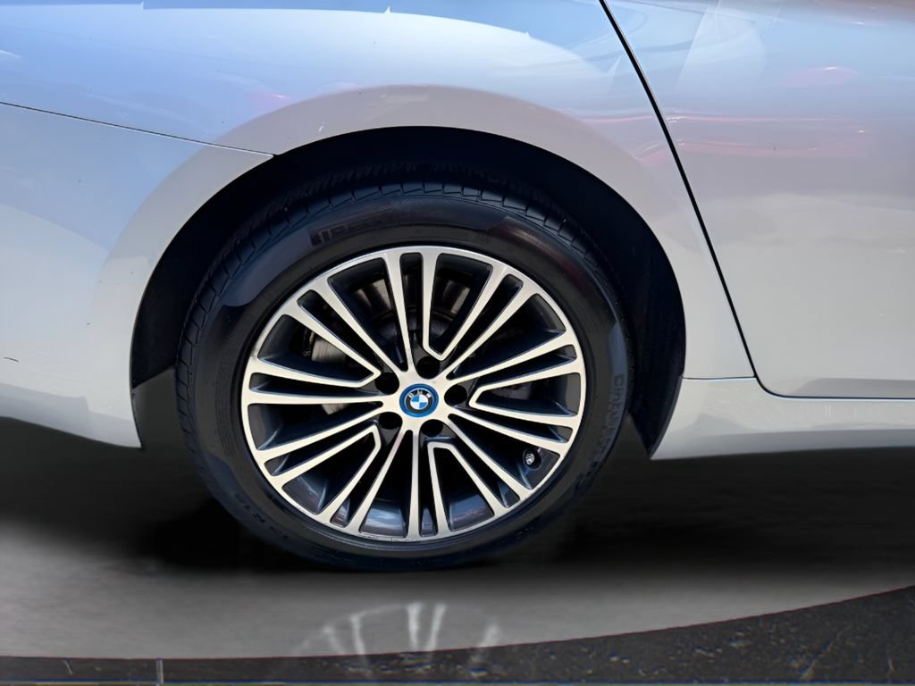 Used 2019 BMW 530e xDrive w/ Convenience Package AWD/4WD image 9
