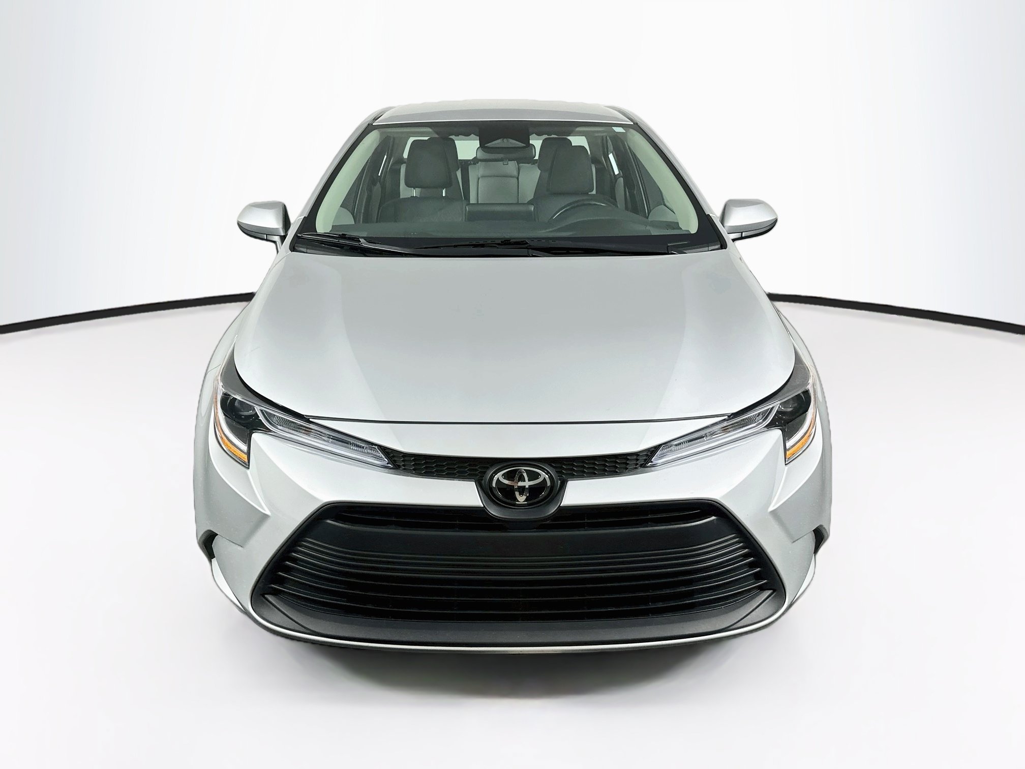 Used 2025 Toyota Corolla LE FWD image 2