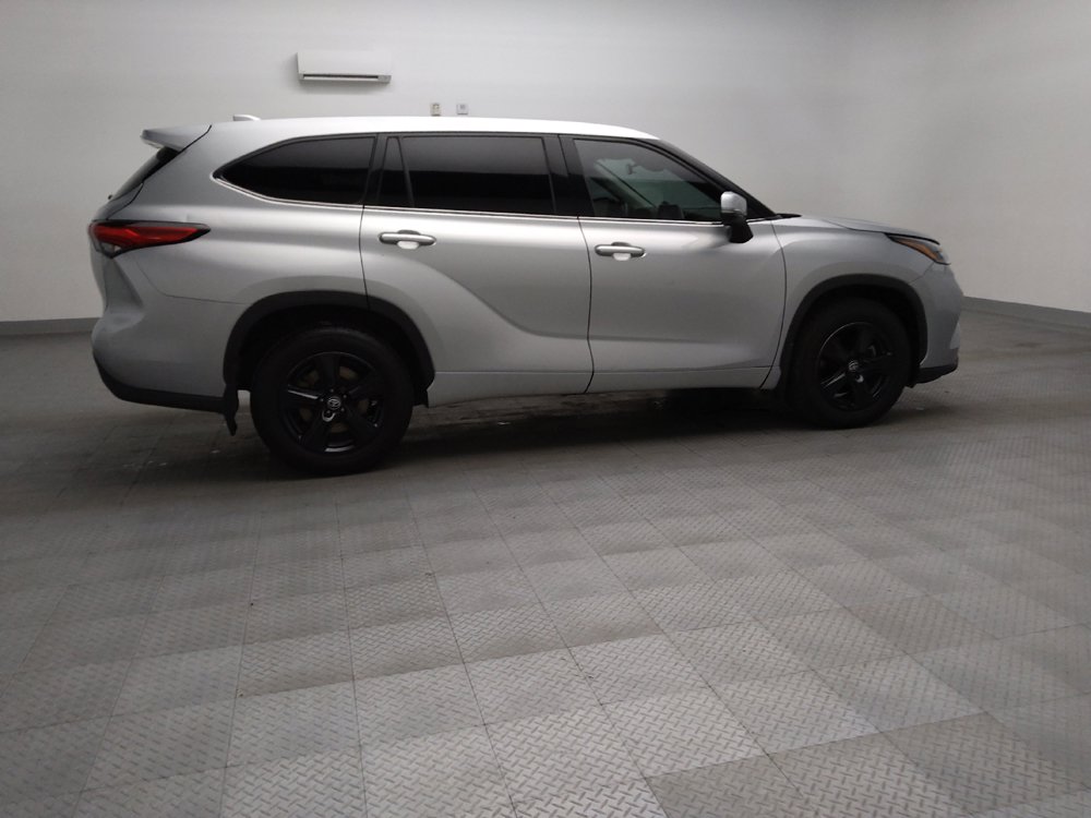Used 2021 Toyota Highlander LE AWD/4WD image 10