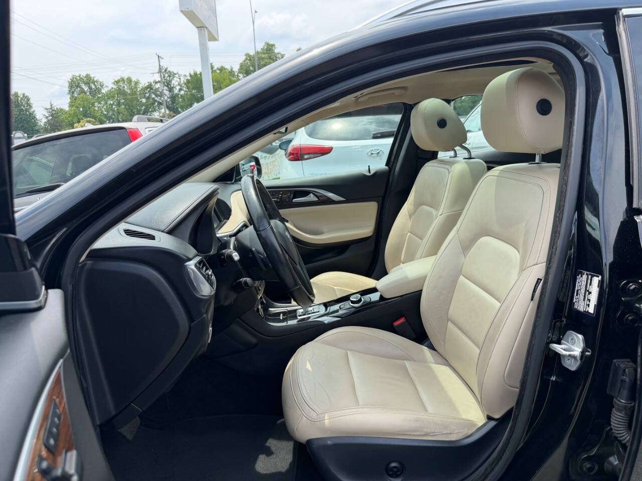 Used 2017 INFINITI QX30 Premium w/ Navigation Package AWD/4WD image 8