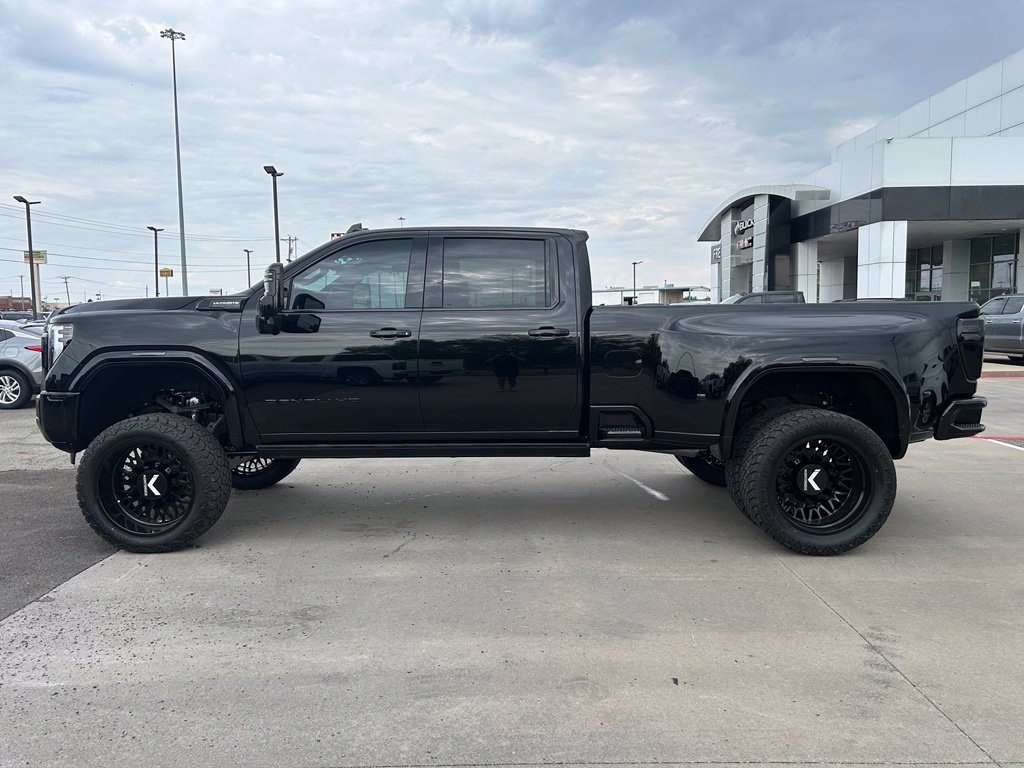 New 2026 GMC Sierra 3500 Denali Ultimate w/ LPO, Black Badging Package AWD/4WD image 3