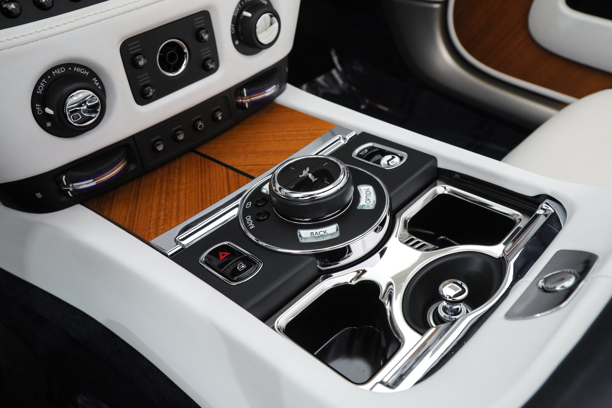 Used 2017 Rolls-Royce Dawn RWD image 34