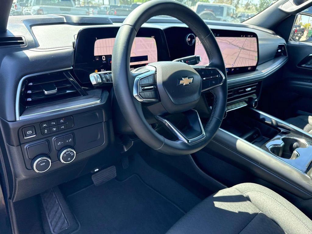 Used 2025 Chevrolet Suburban LS image 25