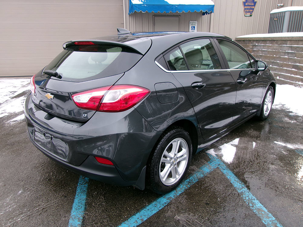 Used 2018 Chevrolet Cruze LT w/ Convenience Package FWD image 8