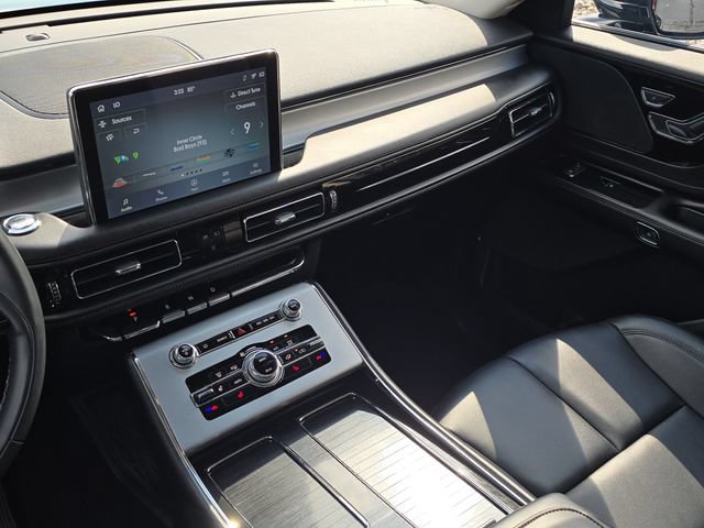 Used 2024 Lincoln Aviator AWD w/ Premium Package image 27