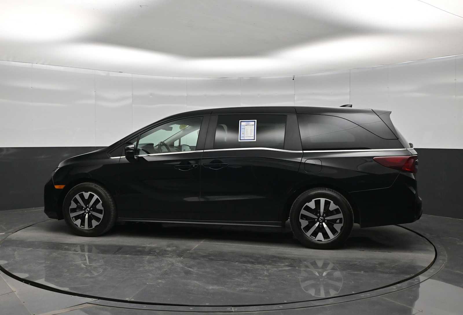Used 2025 Honda Odyssey EX-L image 5