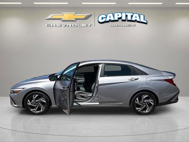 Used 2025 Hyundai Elantra Sport w/ Cargo Package FWD image 9