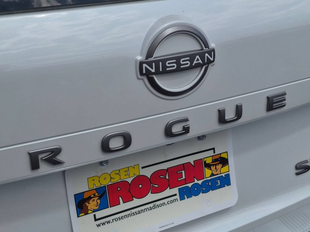 Used 2025 Nissan Rogue SL AWD/4WD image 10