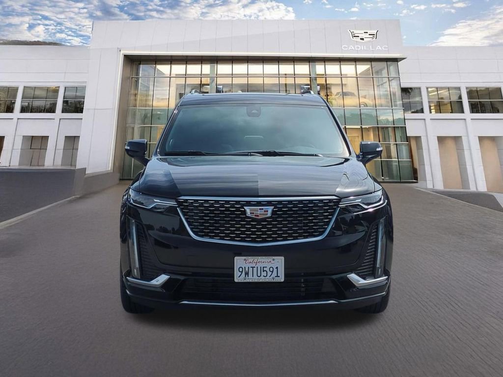 Used 2025 Cadillac XT6 Premium Luxury image 2