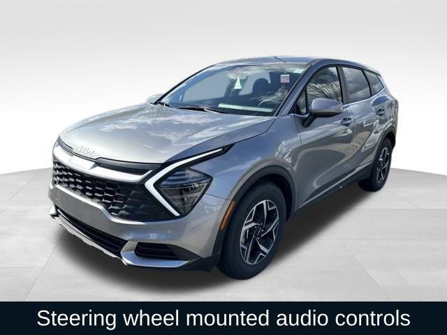 Used 2025 Kia Sportage LX image 3
