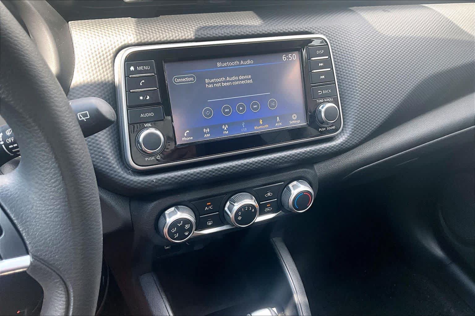 Used 2022 Nissan Kicks S FWD image 7