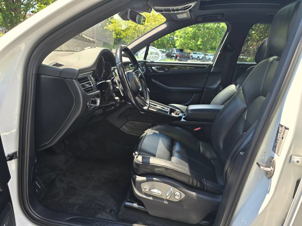 Used 2023 Porsche Macan AWD/4WD image 16