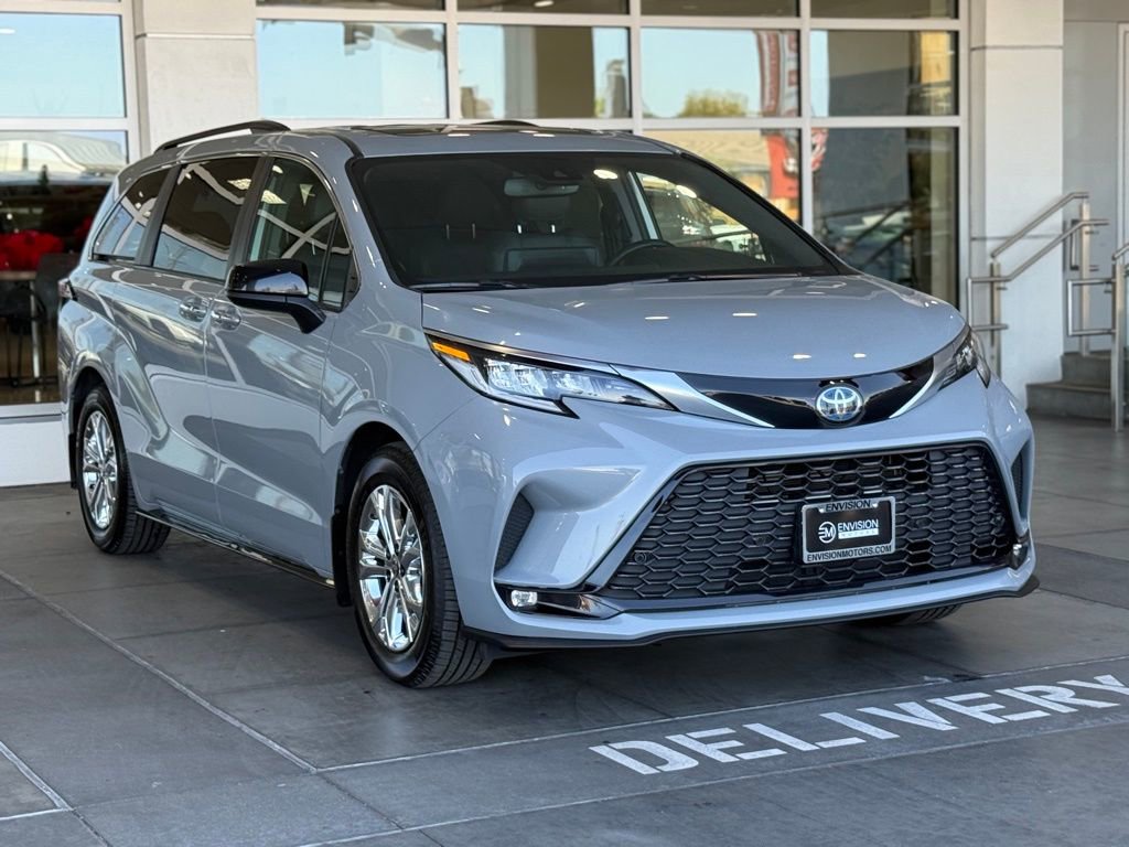 Certified 2023 Toyota Sienna XSE AWD/4WD image 8