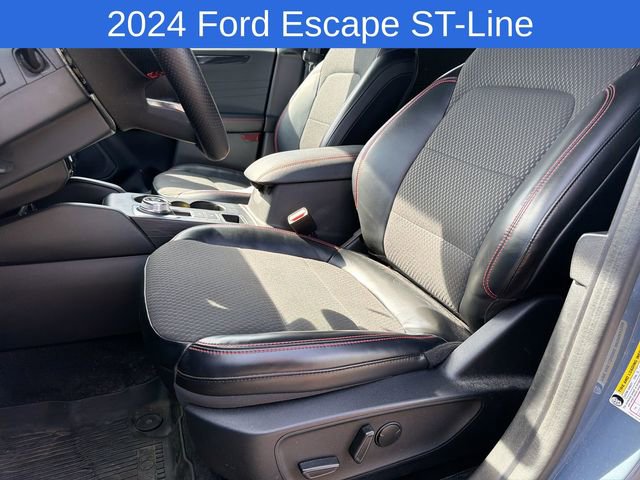 Used 2024 Ford Escape ST-Line w/ Tech Pack #1 AWD/4WD image 12