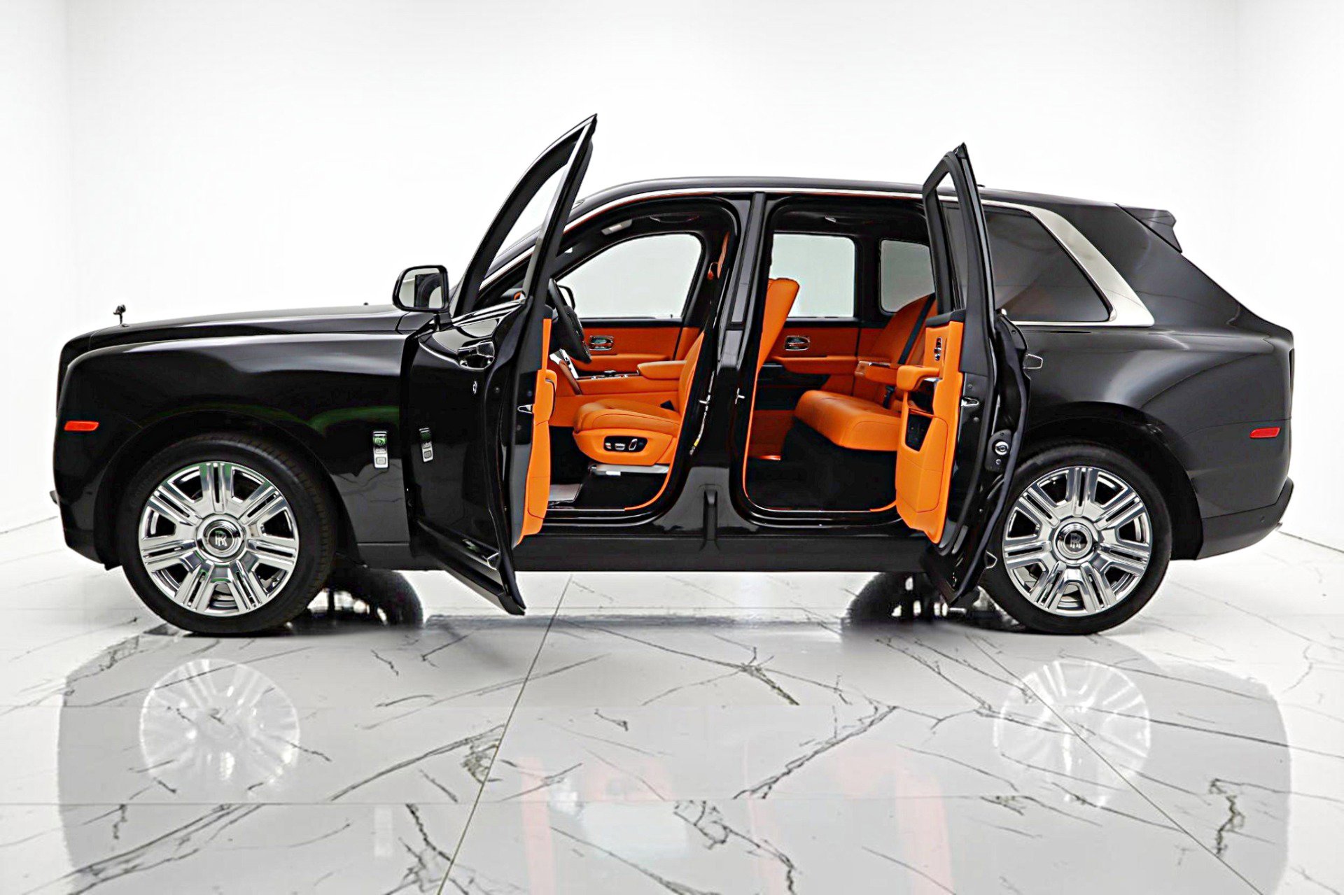 Used 2022 Rolls-Royce Cullinan AWD/4WD image 4
