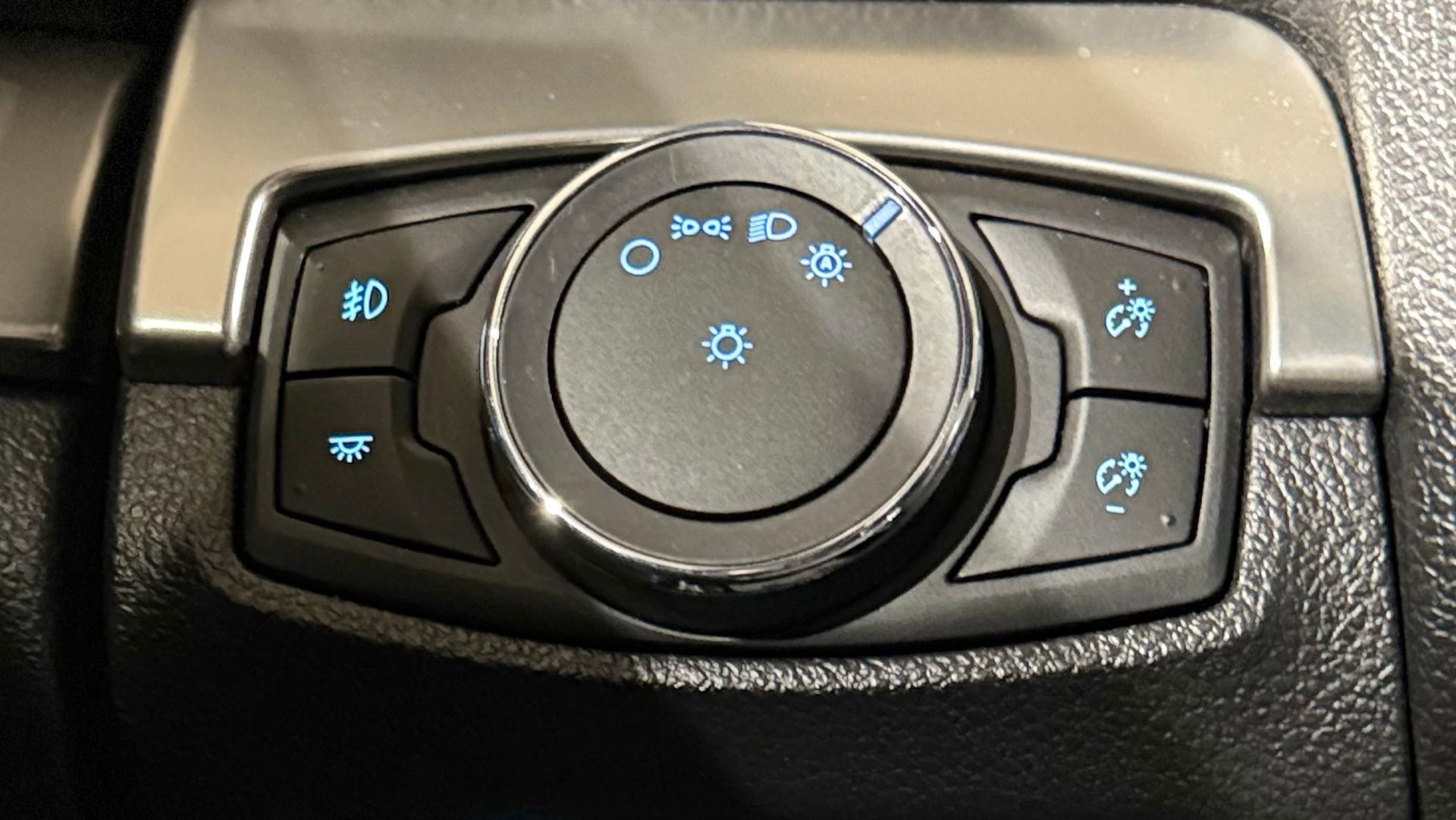 Used 2018 Ford Explorer XLT w/ Equipment Group 201A image 66