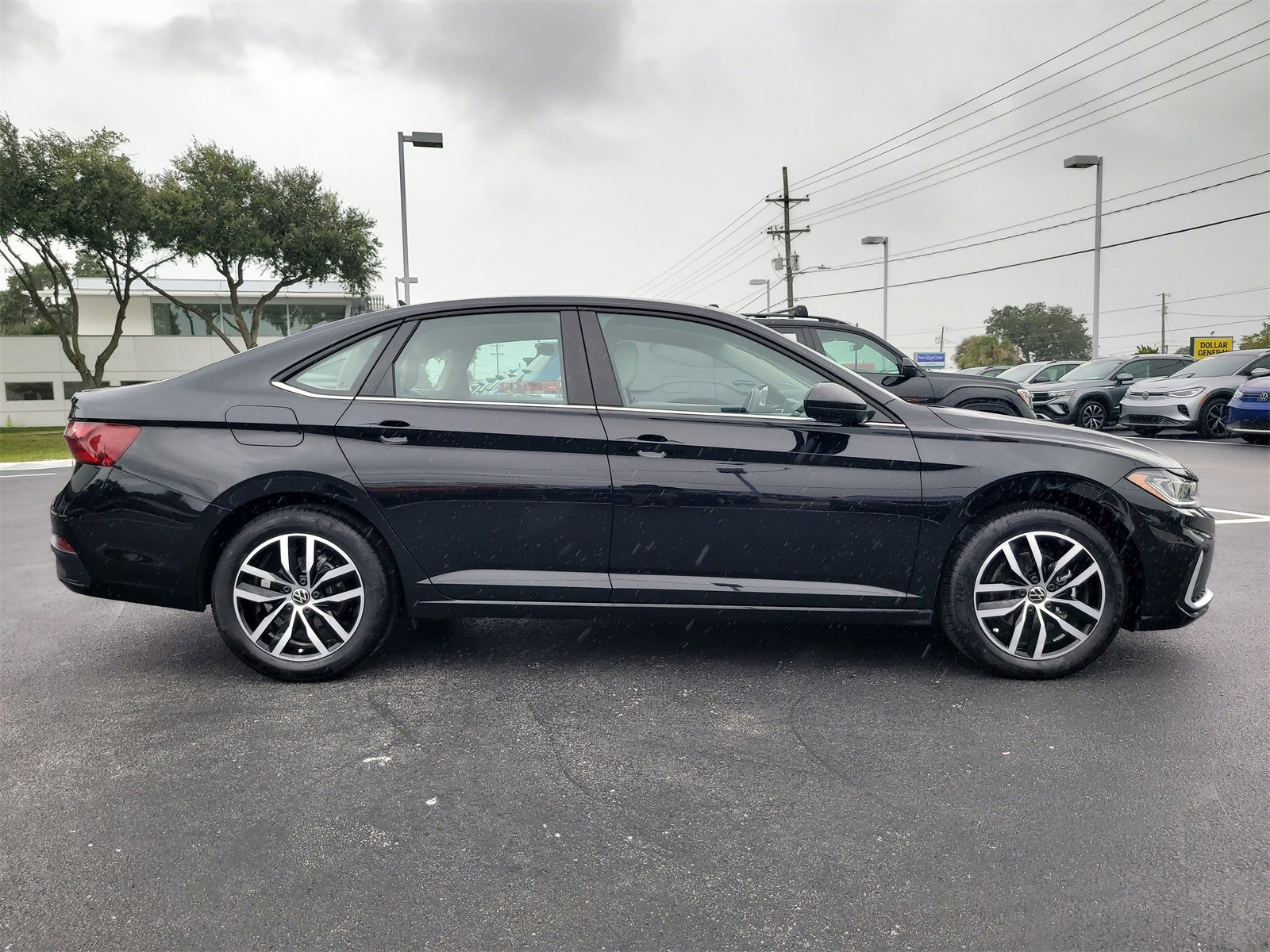 Certified 2025 Volkswagen Jetta SE image 4