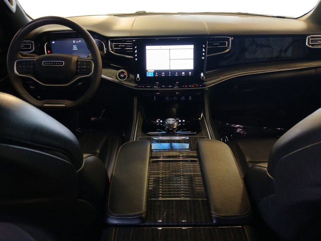 Used 2022 Jeep Wagoneer Series III w/ Rear Seat Video Group 1 image 10