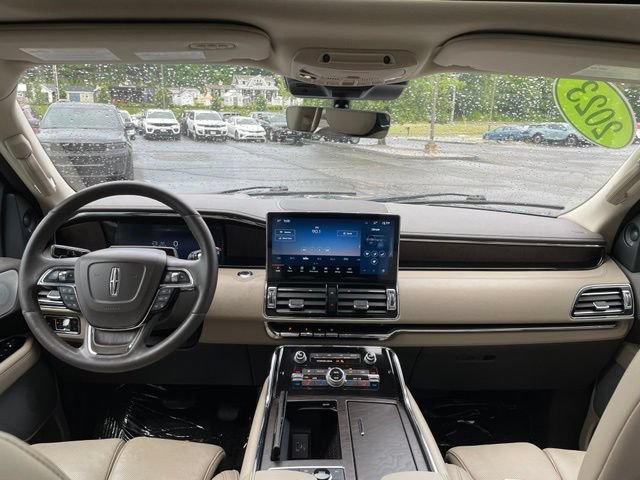 Used 2023 Lincoln Navigator Reserve AWD/4WD image 12