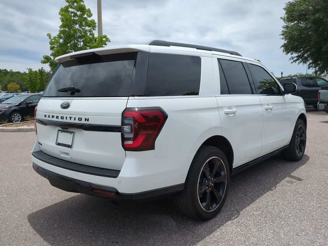 Used 2024 Ford Expedition Limited RWD image 6