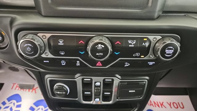 Used 2018 Jeep Wrangler Unlimited Sahara AWD/4WD image 17