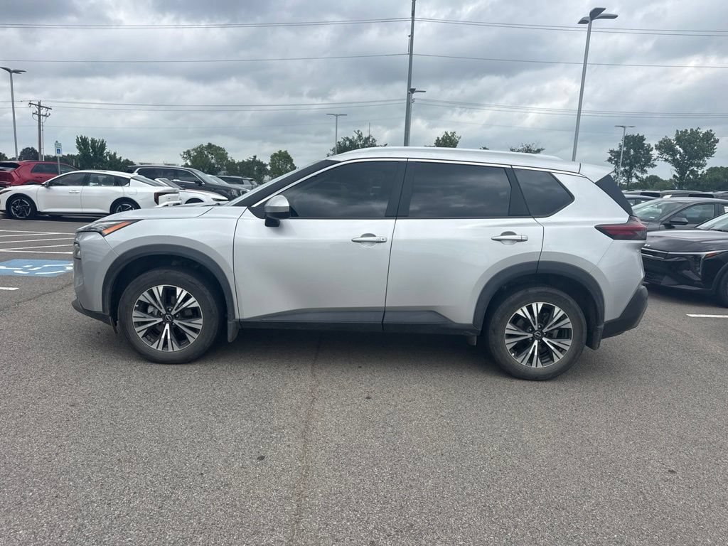 Used 2023 Nissan Rogue SV w/ SV Premium B Package FWD image 2