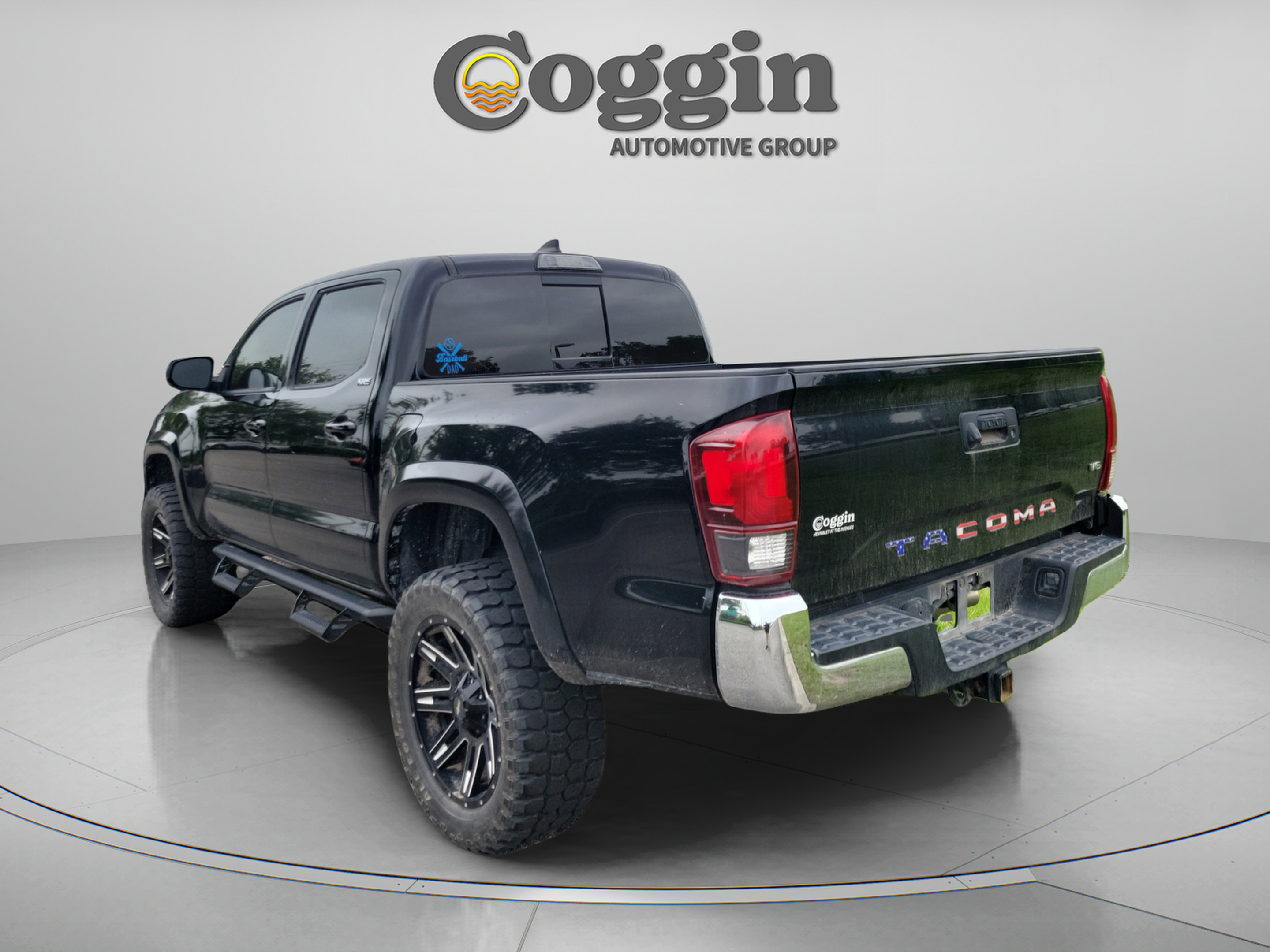 Used 2018 Toyota Tacoma SR5 RWD image 3