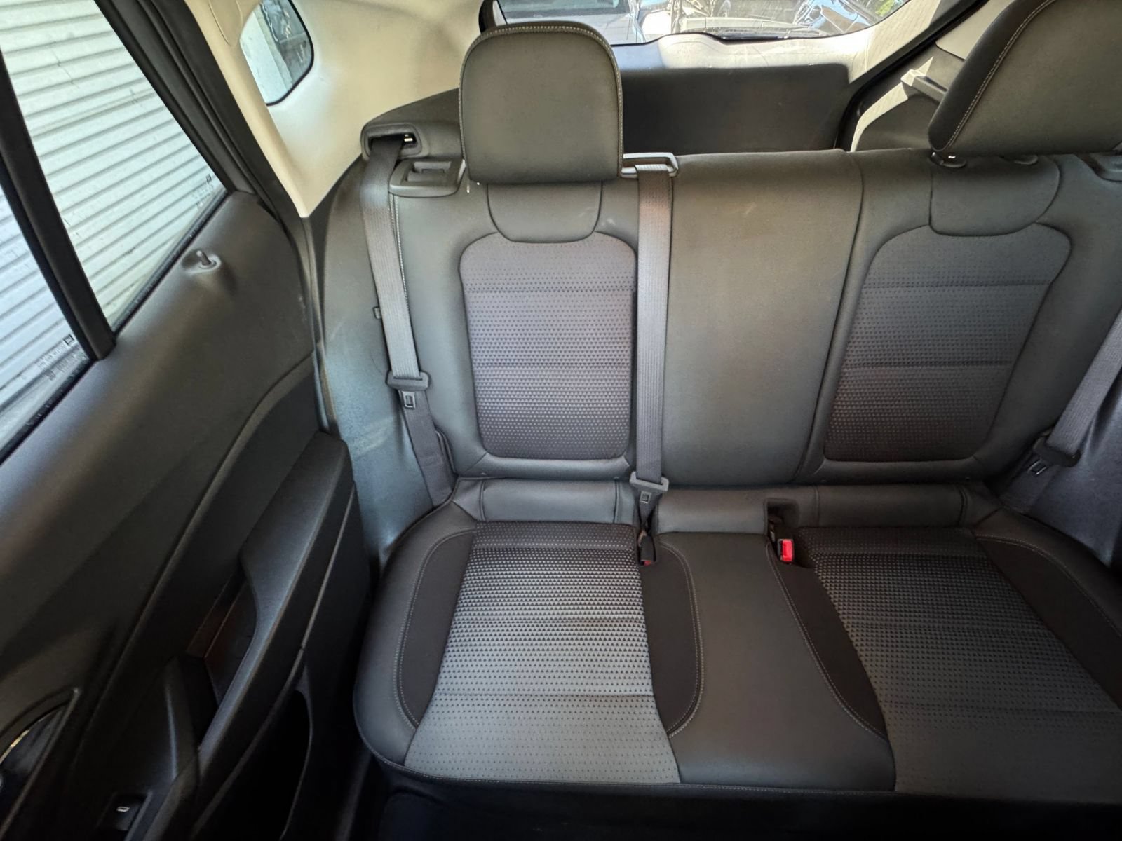 Used 2025 Chevrolet Trax LT FWD image 38