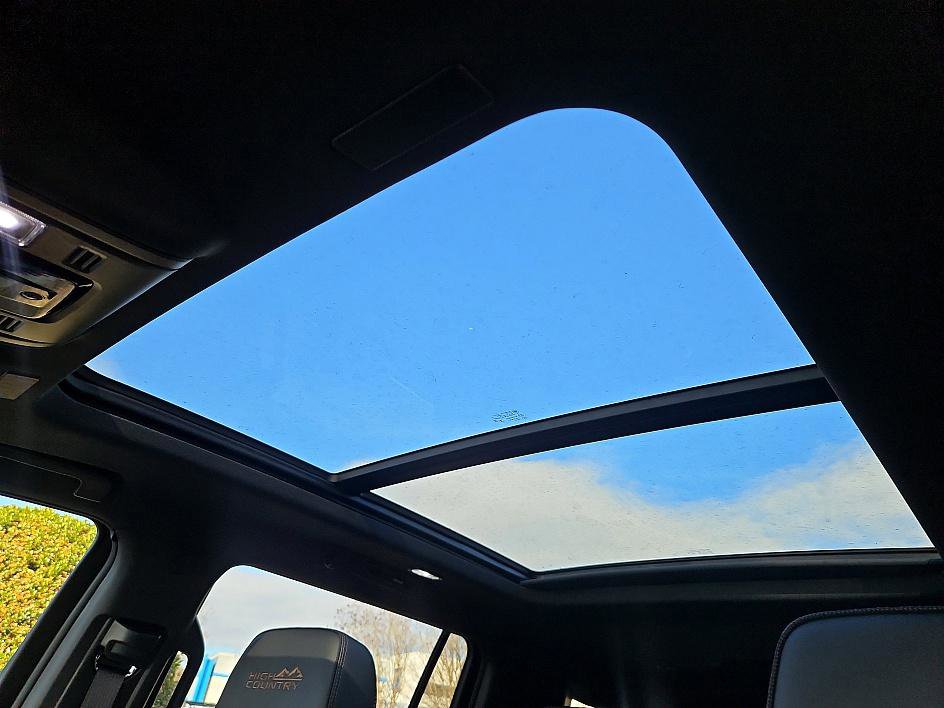 New 2026 Chevrolet Suburban High Country image 17