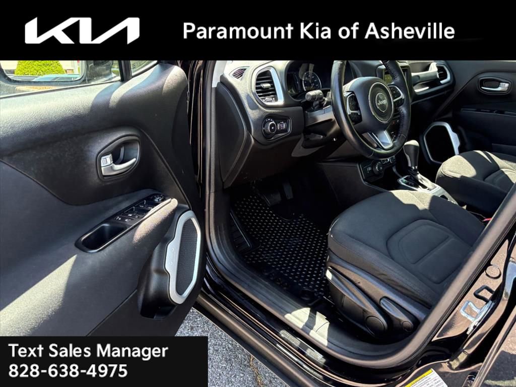 Used 2018 Jeep Renegade Latitude w/ Cold Weather Group AWD/4WD image 14