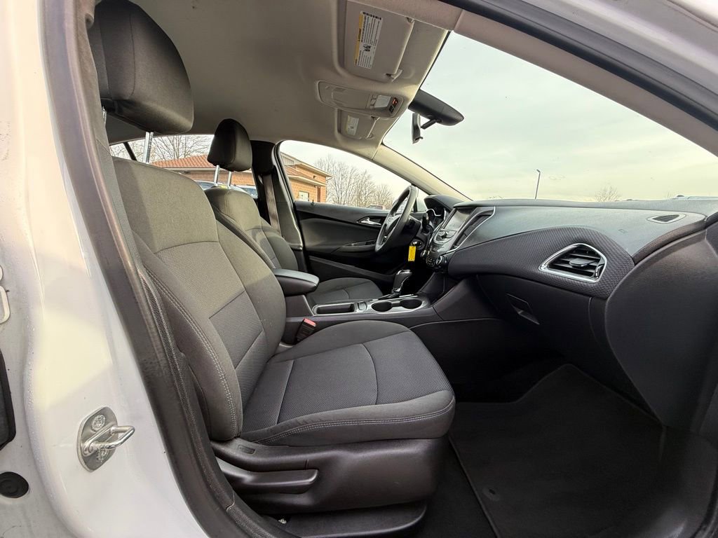 Used 2017 Chevrolet Cruze LT image 26