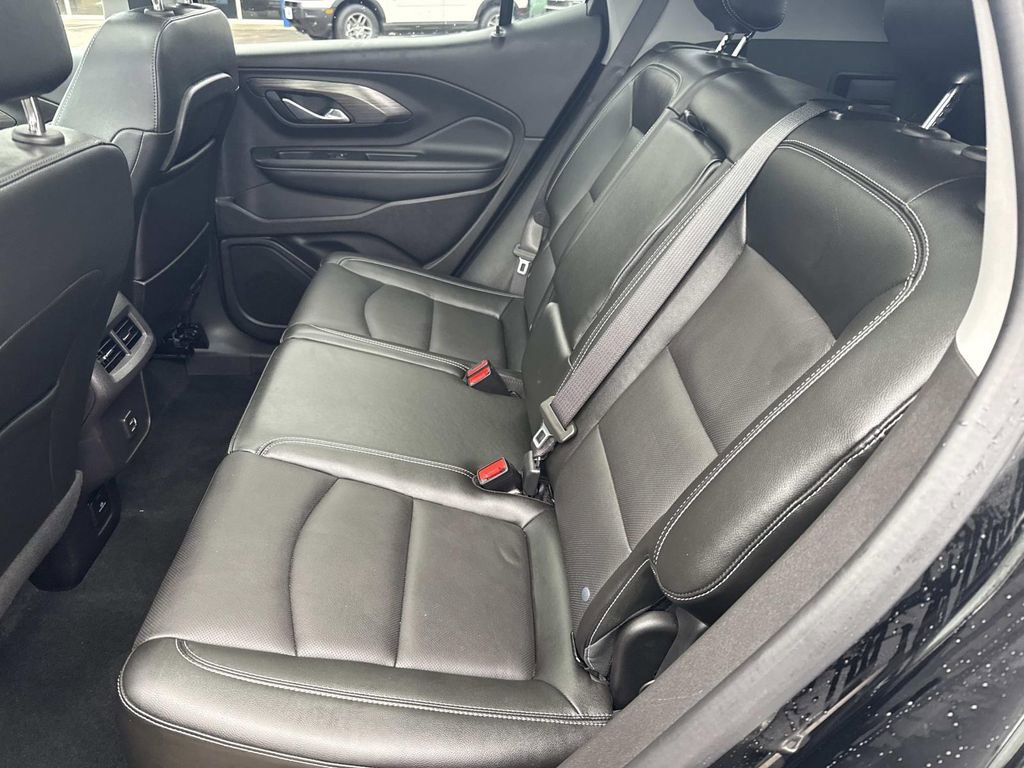 Used 2024 GMC Terrain SLT w/ Infotainment Package II image 17